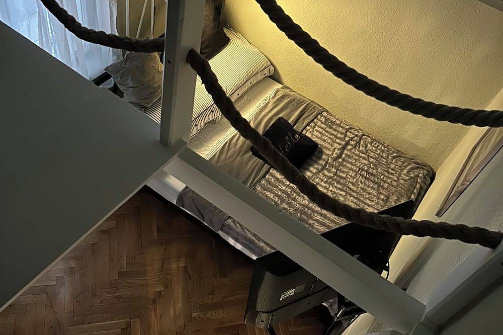Entire apartment, Cozy 1-bedroom condo in enjoyable Budapest with Wifi in Budapest, Central Hungary