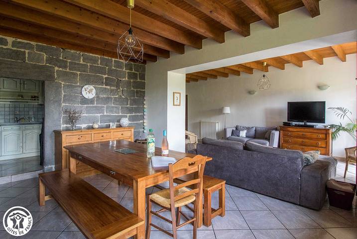 Gîte pour 8 personnes, avec jardin ainsi que terrasse et sauna à Charbonnières-les-Varennes - 4