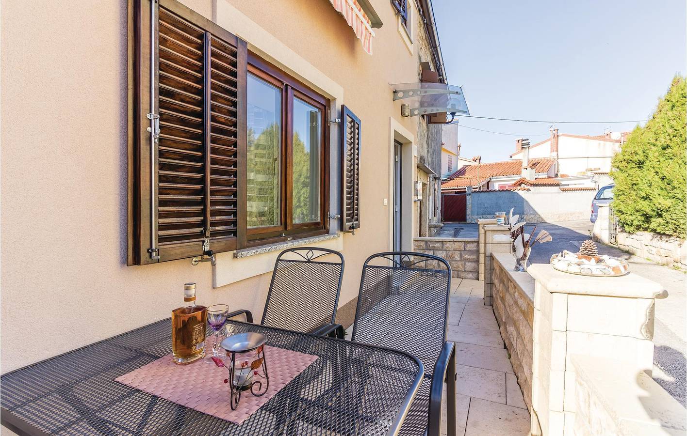 Familienfreundliche Ferienwohnung mit Terrasse in der Nähe eines FKK-Strandes in Pomer, Südküste Istrien