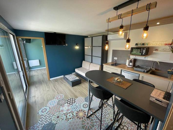 Gîte pour 2 personnes, avec terrasse ainsi que jardin et vue à Burettes - 4