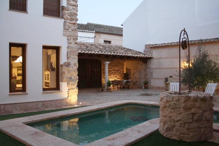 Casa rural para 15 personas, con piscina además de vistas y jardín, Se admiten mascotas en Almagro