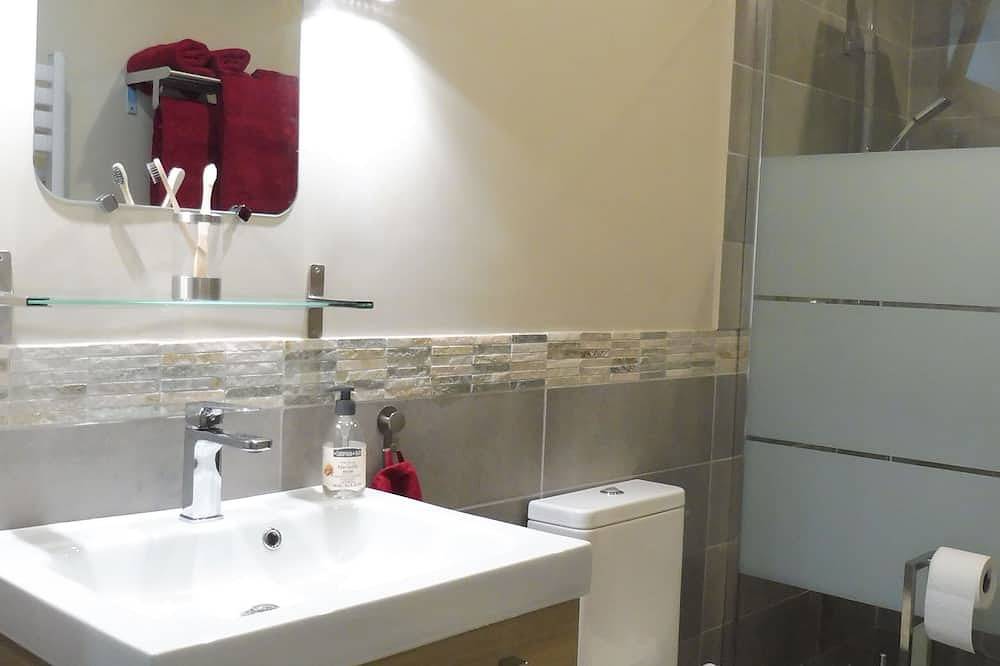 Entire apartment, Beautiful studio 3* near Avignon with swiming pool in Le Pontet, Vaucluse