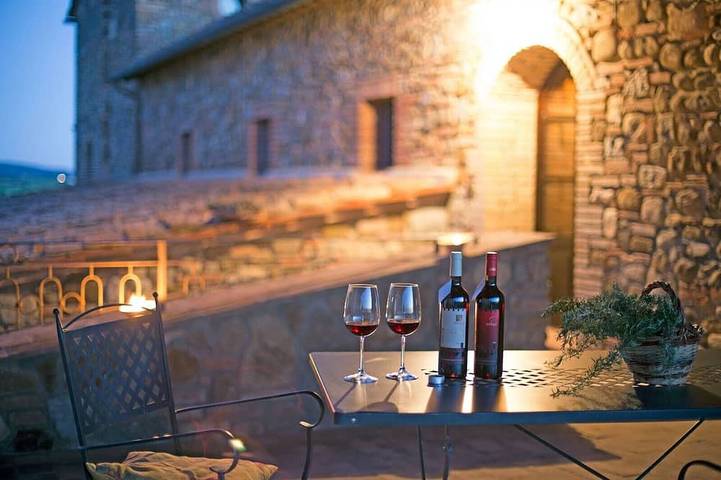 Agriturismo per 6 persone, con giardino e piscina in Cinigiano