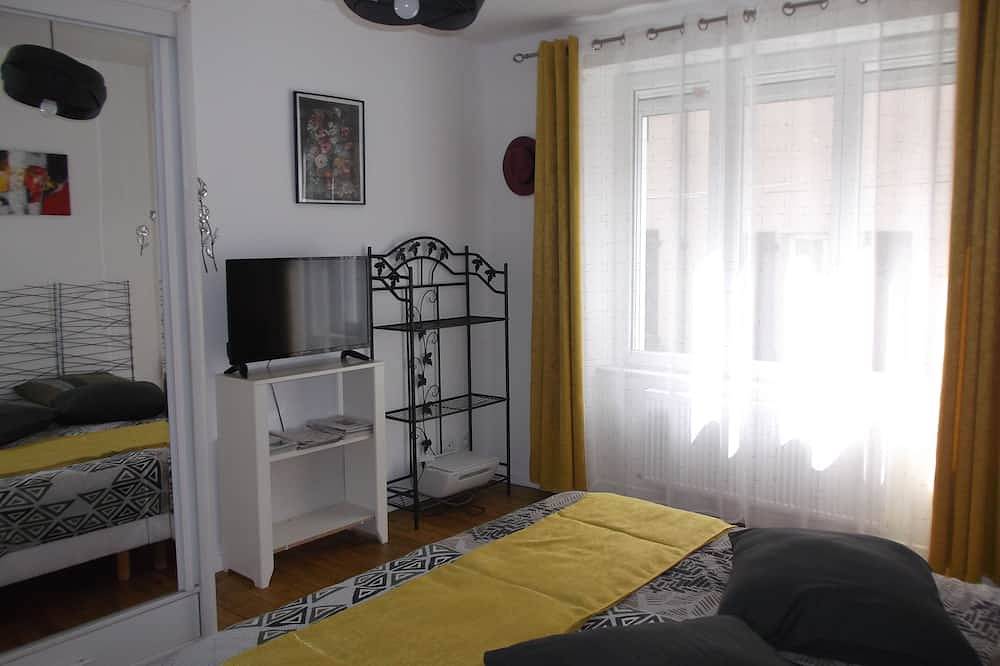 Au cœur du village, 2 chambres d’hôtes chez l'habitant in Lédergues, Aveyron