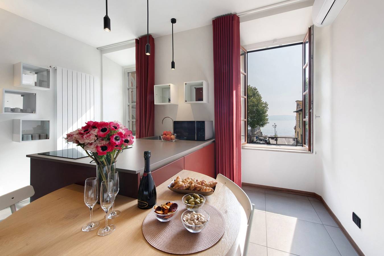 Appartamento intero, Appartamento “Gemhouse Rubino ” vista lago, wi-fi e aria condizionata in Gargnano, Prealpi Gardesane