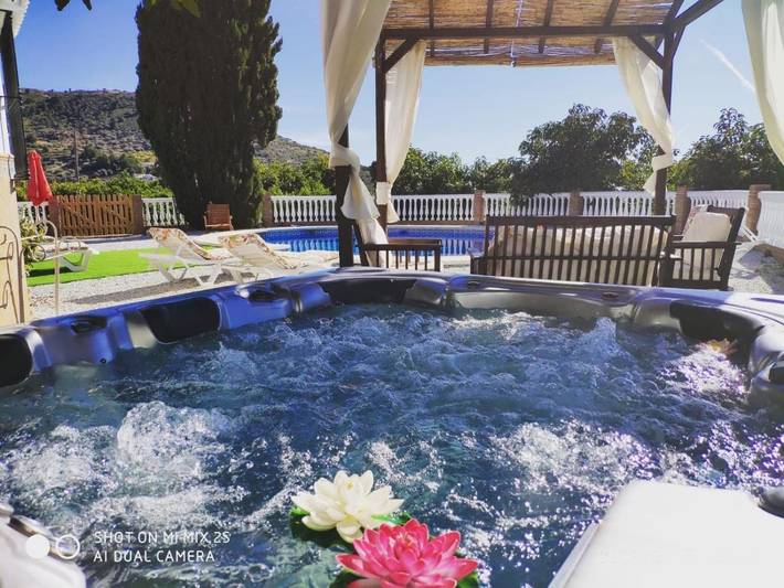 Albergue para 12 personas, con jardín además de piscina y vistas, Se admiten mascotas en Alcaucín - 2