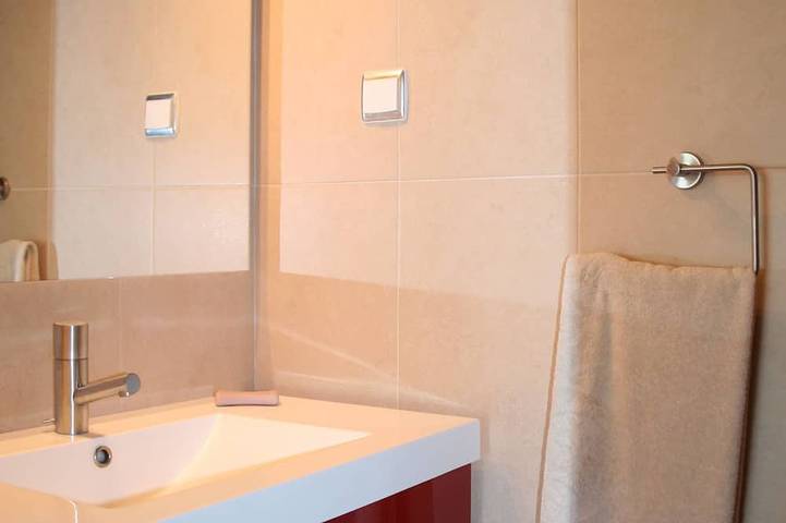 Ganze Wohnung, Luxuriöses Apartment am Strand mit Pool und herrlichem Meerblick in Praia dos Olhos de Agua, Albufeira e Olhos de Água
