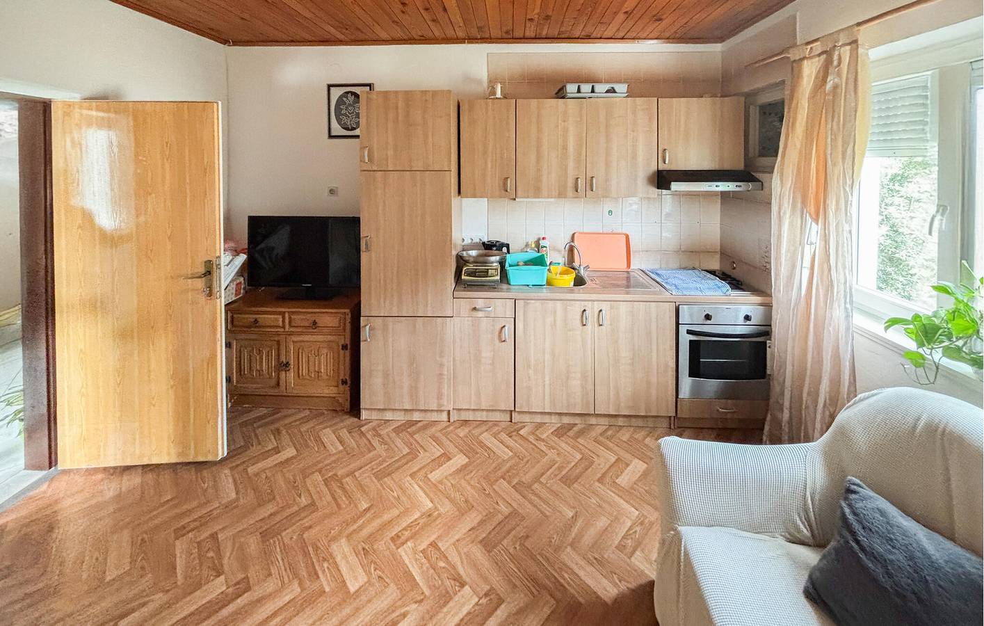 Appartement de vacances entier, Appartement en bord de mer avec terrasse et Wi-Fi, à 900 m de la plage naturiste de Kandarola in Kampor, Rab