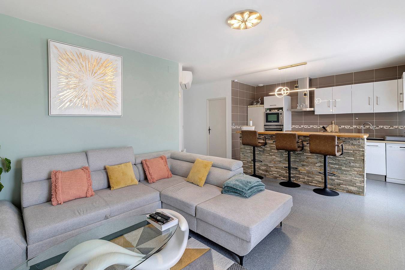 Apartamento entero, Apartamento 'Bel Appartement Perrière' con balcón, Wi-Fi y aire acondicionado in Brive-la-Gaillarde, Brive-la-Gaillarde region