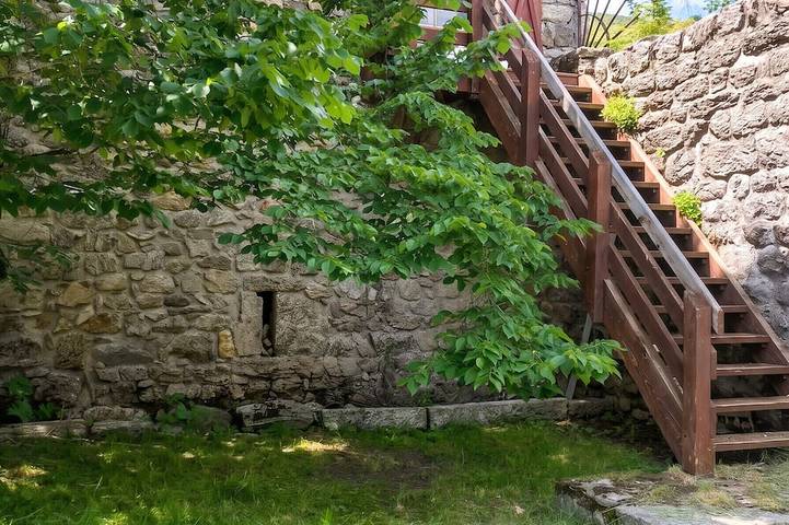 Location de vacances pour 5 personnes, avec Jardin dans La Croix de Bauzon