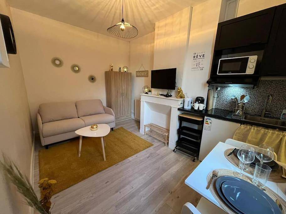Appartement entier, Studio with Sofa Bed in Douai, Département Nord