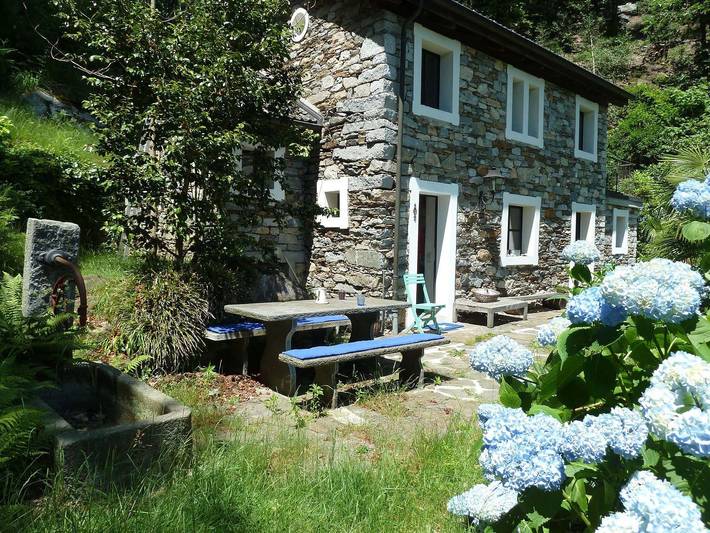 Ferienhaus für 4 Personen, mit Ausblick und Seeblick sowie Terrasse in Brissago