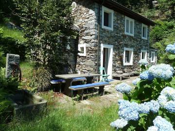 Ferienhaus für 4 Personen, mit Seeblick und Terrasse sowie Ausblick in der Schweiz