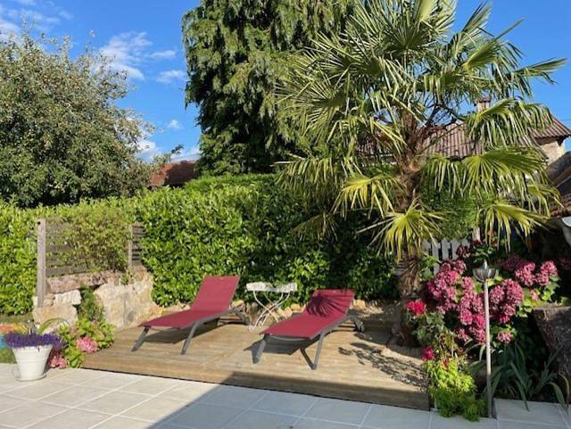 Location de vacances pour 6 personnes, avec piscine ainsi que jardin et vue à Saint-Saud-Lacoussière - 4