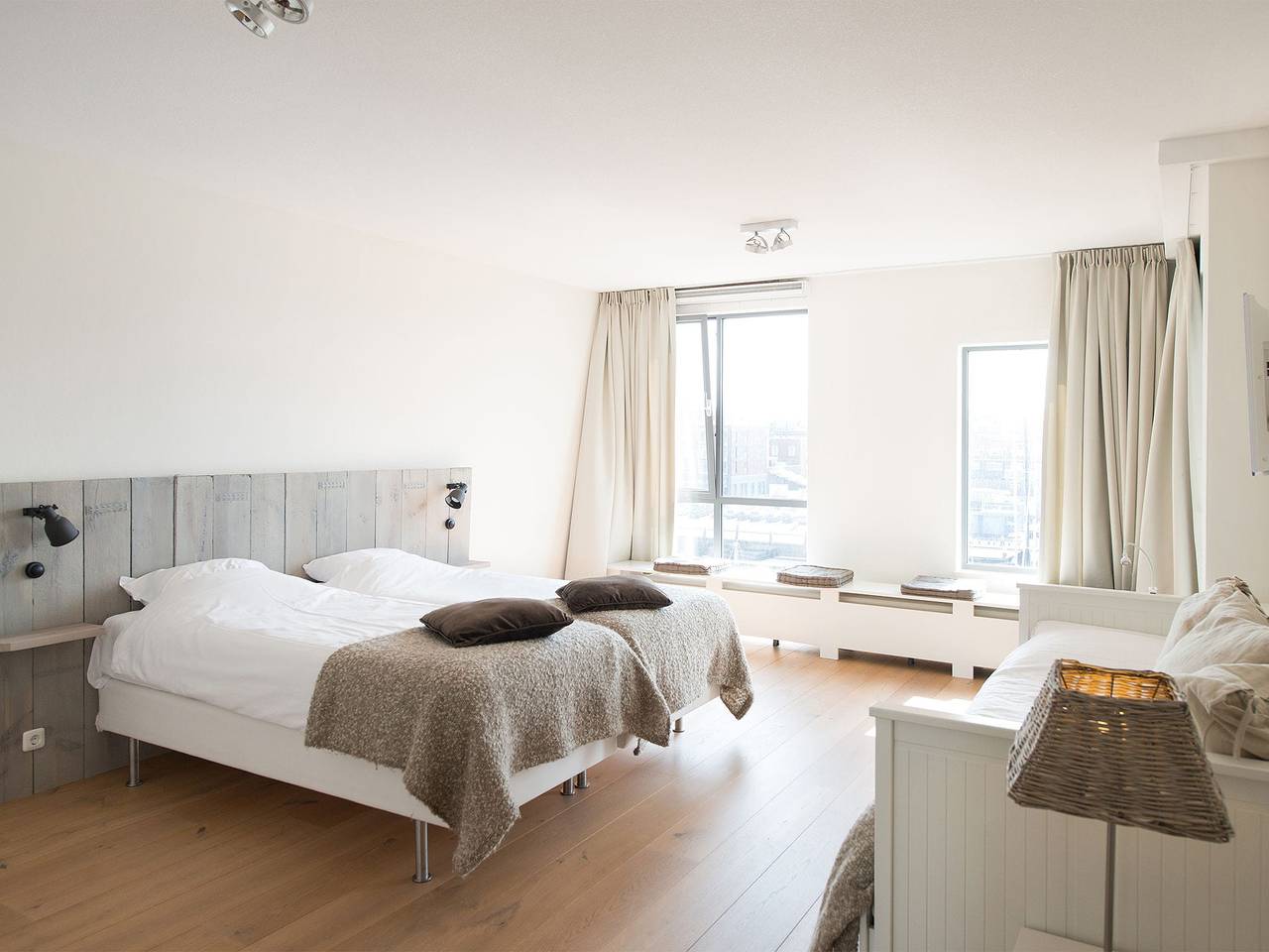 Ganze Wohnung, Modernes Apartment in Den Haag mit Balkon in Scheveningen, Den Haag