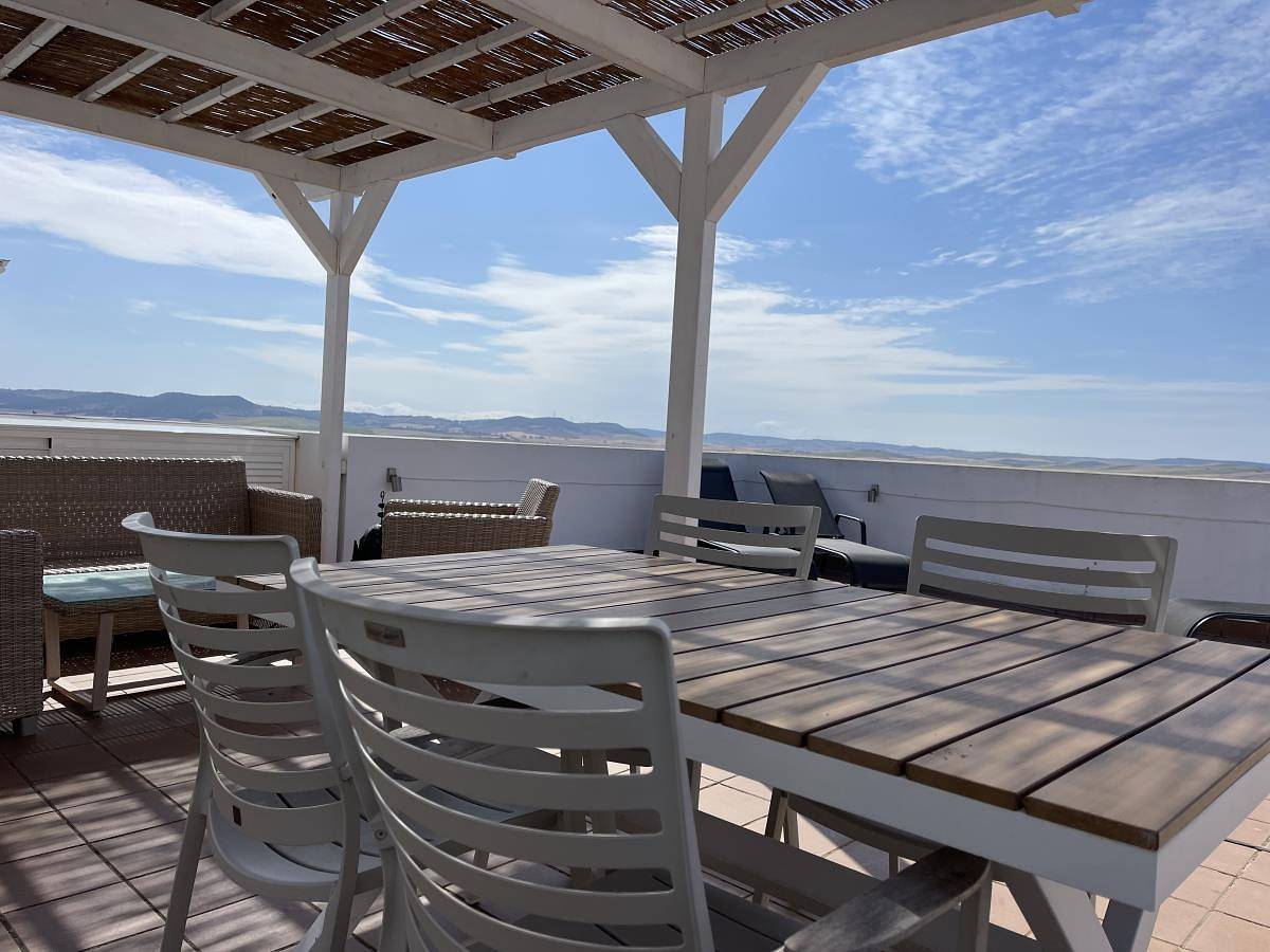 Ganze Wohnung, Ap. Nil - Moderne Ferienwohnung mit fantastischem Blick, Gemeinschaftspool und riesiger privater Dachterrasse in Conil de la Frontera, Costa de la Luz