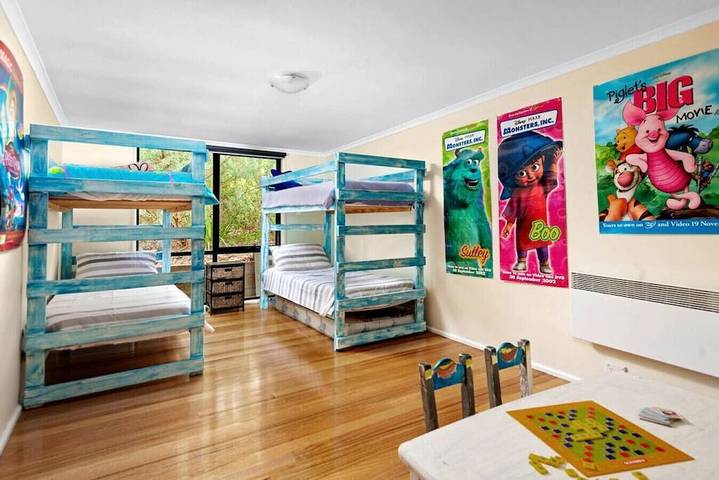 Holiday apartment for 10 people, with balcony and garden in Lorne