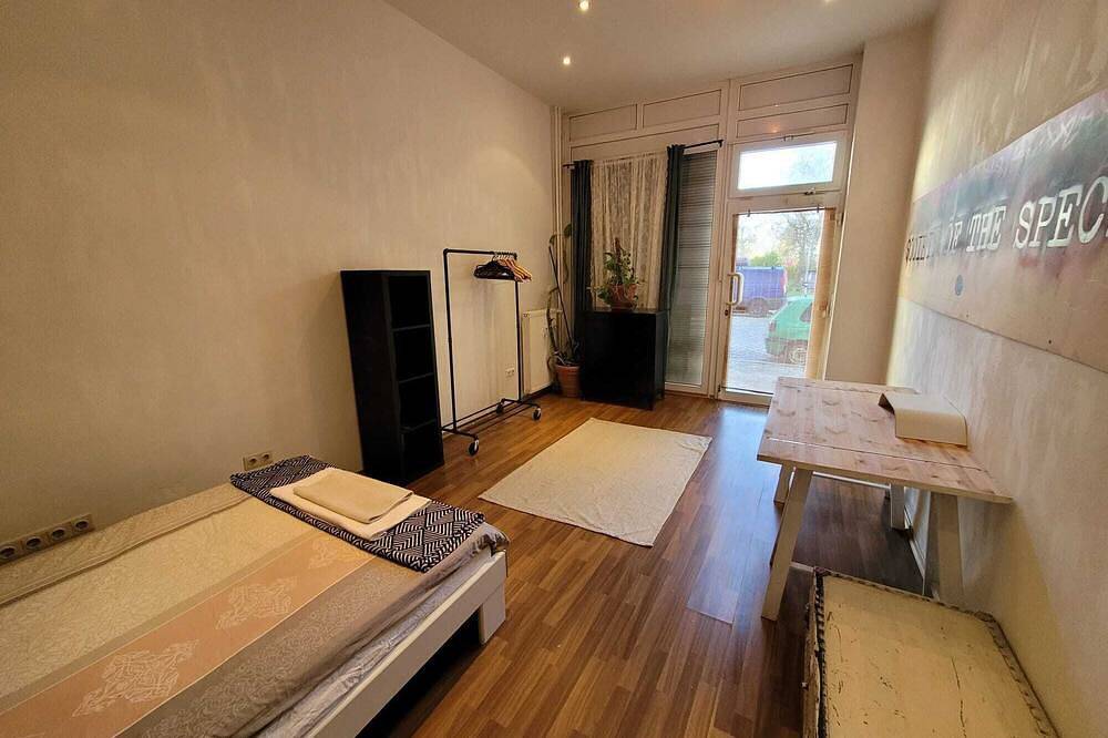Apartamento entero, Charming Altbau Apartment with High Ceilings & Historic Flair in Berlin-Mitte in Berlin Wedding, Berlín