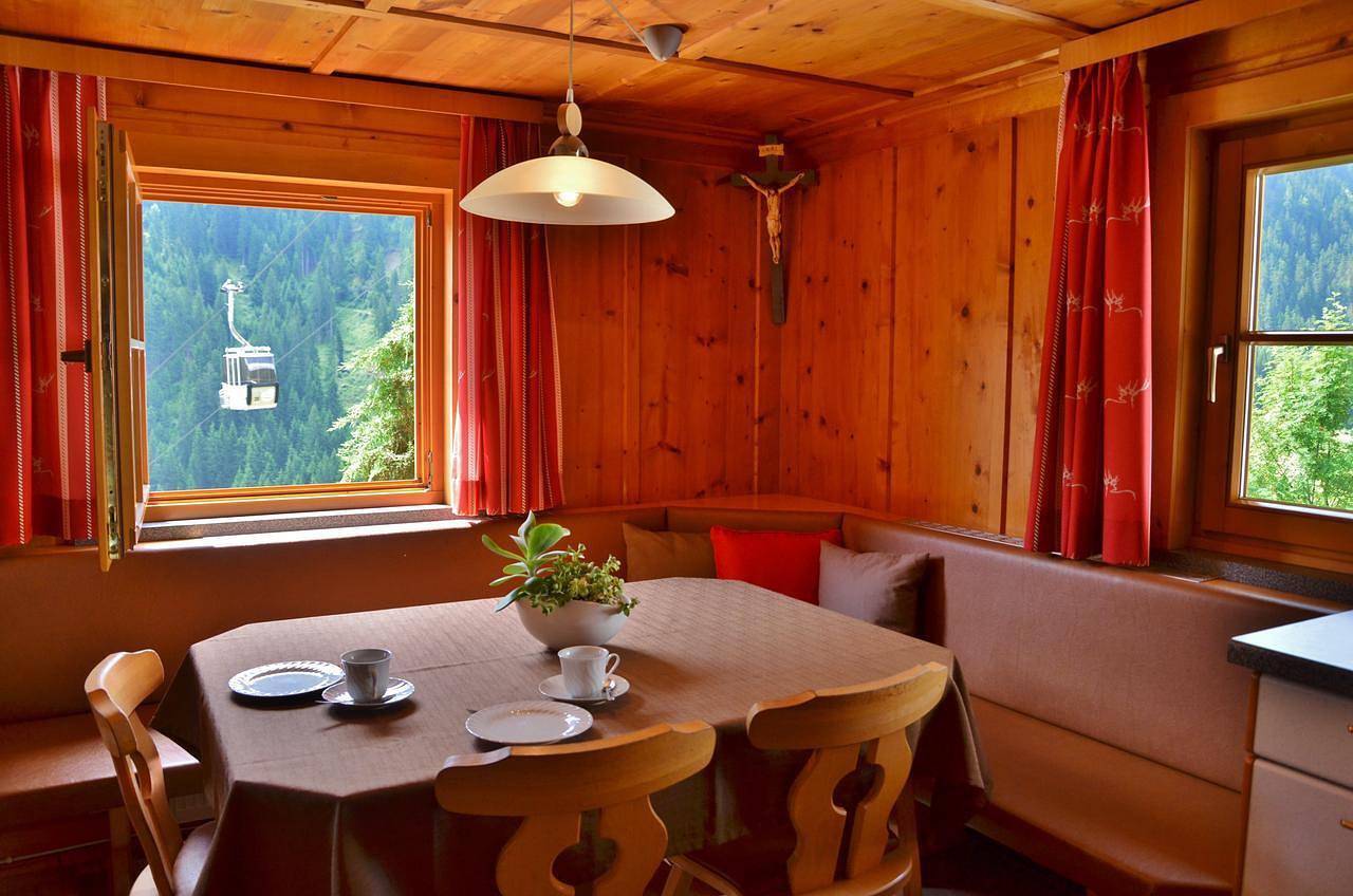 Ganze Ferienwohnung, Appartment 9 Pers./4 Schlafräume/Du+ Wc in Kappl, Verwall