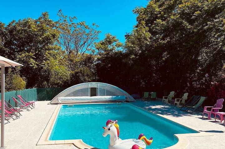 Gîte pour 4 personnes, avec jacuzzi et terrasse ainsi que jardin et piscine à Fargues