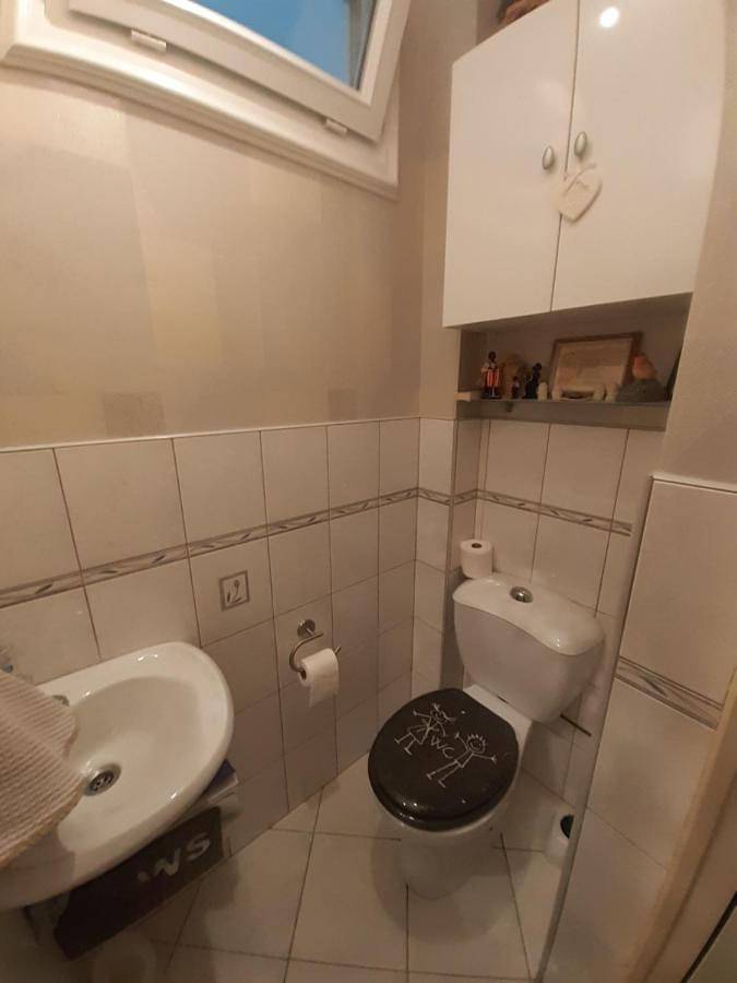 Double Room with Shared Bathroom in Arnage, Sarthe
