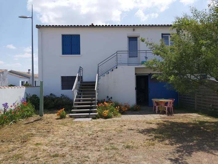 Casa de vacaciones para 6 personas, con vistas además de jardín y piscina para niños - 1