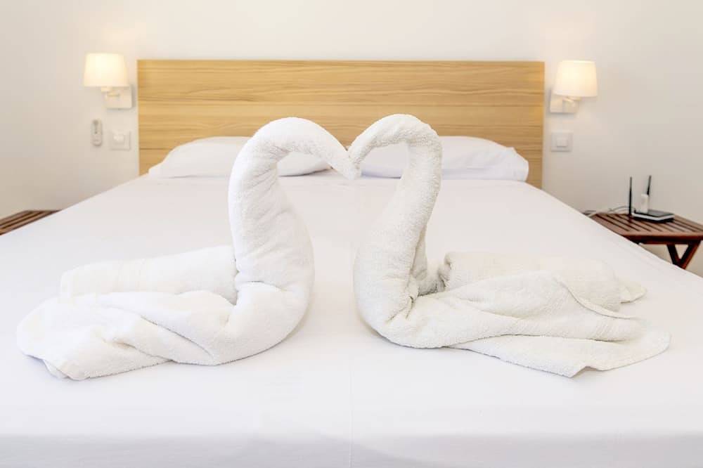 Biniancolla Ginesta villa with communal pool in Biniancolla, Sant Lluís