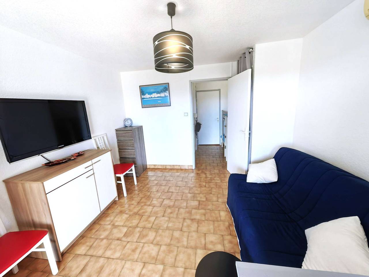 Entire studio, Air-conditioned studio cabin, pool, sleeps 4, lagoon view, Cap d'Agde in Cap d'Agde, Agde