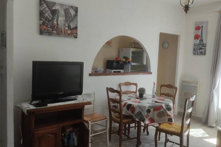 Gîte pour 4 personnes, avec balcon dans Arenes de Frejus