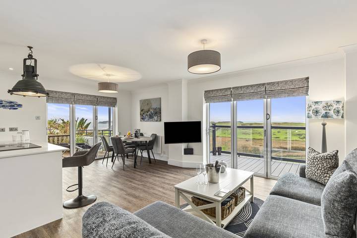 Apartment for 2 people, with terrace and view as well as garden and ocean view in Wales