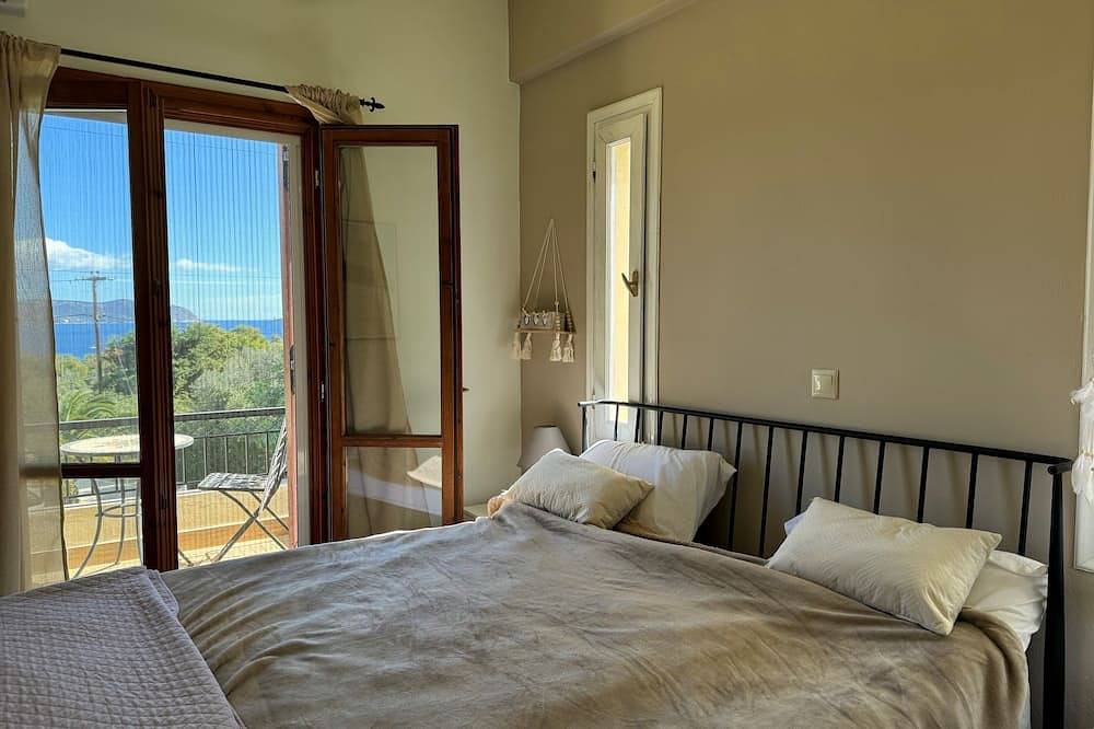 Relax with the whole family at this peaceful place to stay. in Kounoupi, Kranidi