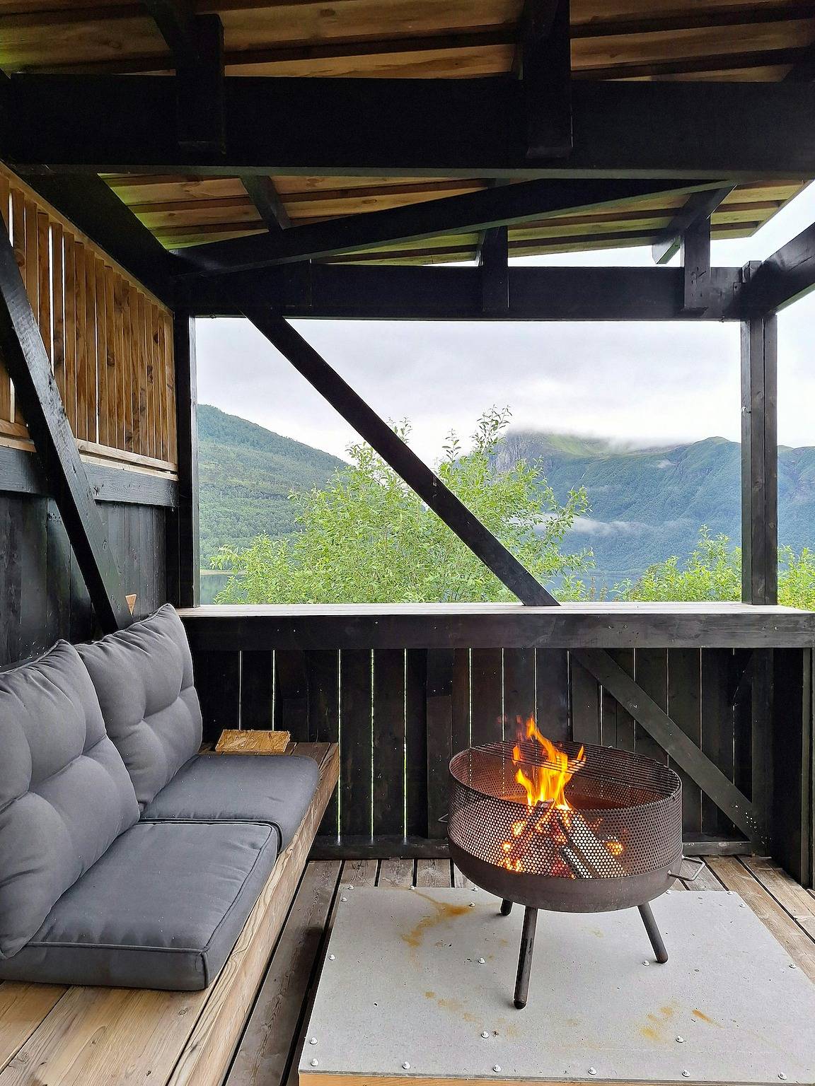 Hütte mit Sauna und Feuerstelle in Gildeskål