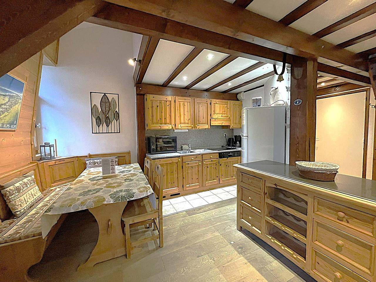 Entire apartment, Chamonix center duplex for 6 with parking and wifi in Brevent-Flegere, Chamonix-Mont-Blanc