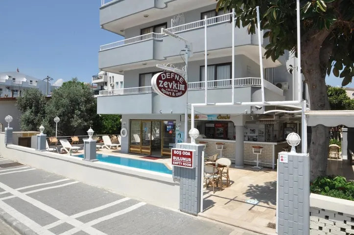 Aparthotel para 2 personas, con piscina y jardín - 1