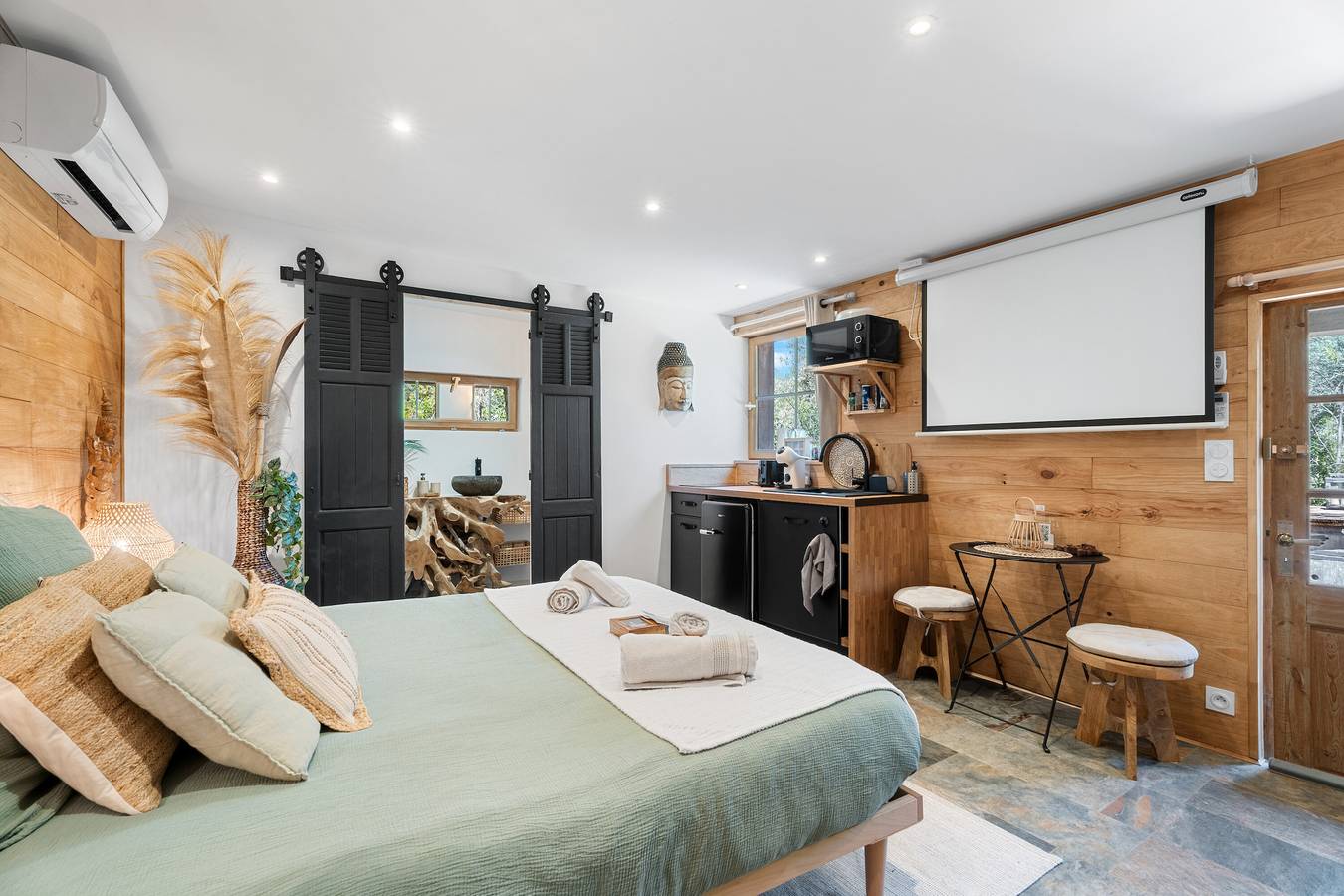 Ferienhaus 'Samadhi' mit Bergblick, Wi-Fi und Klimaanlage in Toulon, Toulon Region