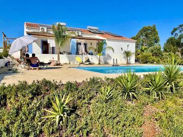 Gîte pour 4 personnes, avec jardin ainsi que piscine et vue dans Ourique