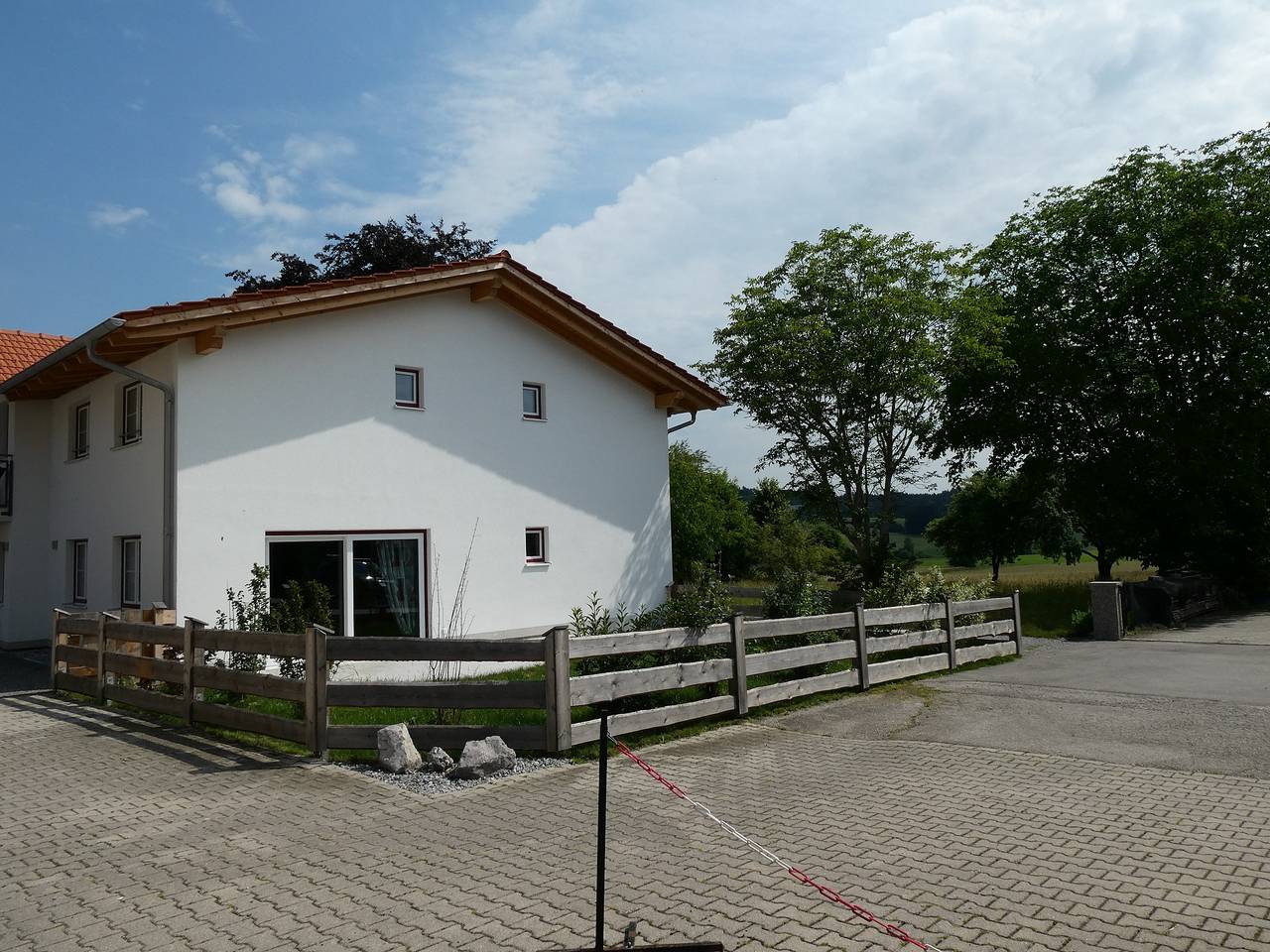 Gästehaus Stahuber - Doppelzimmer mit Ausblick in unser schönes Glonntal in Feldkirchen-Westerham, Landkreis Rosenheim
