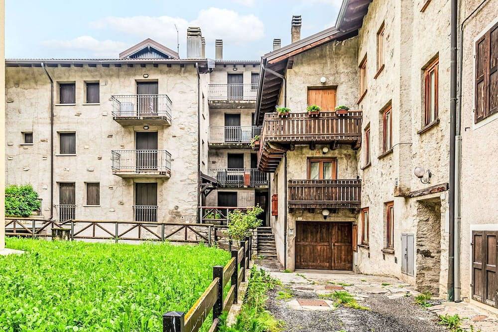 Entire apartment, Beautiful apartment for 4 people with Tv, panoramic view and parking in Ponte di Legno (Town), Ponte di Legno