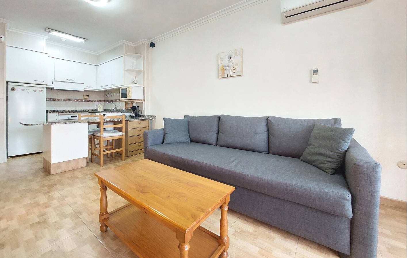 Apartamento vacacional entero, Acogedor apartamento con terraza, aire acondicionado y calefacción cerca de la playa y del centro de la ciudad in Canet de Berenguer, Costa de Valencia