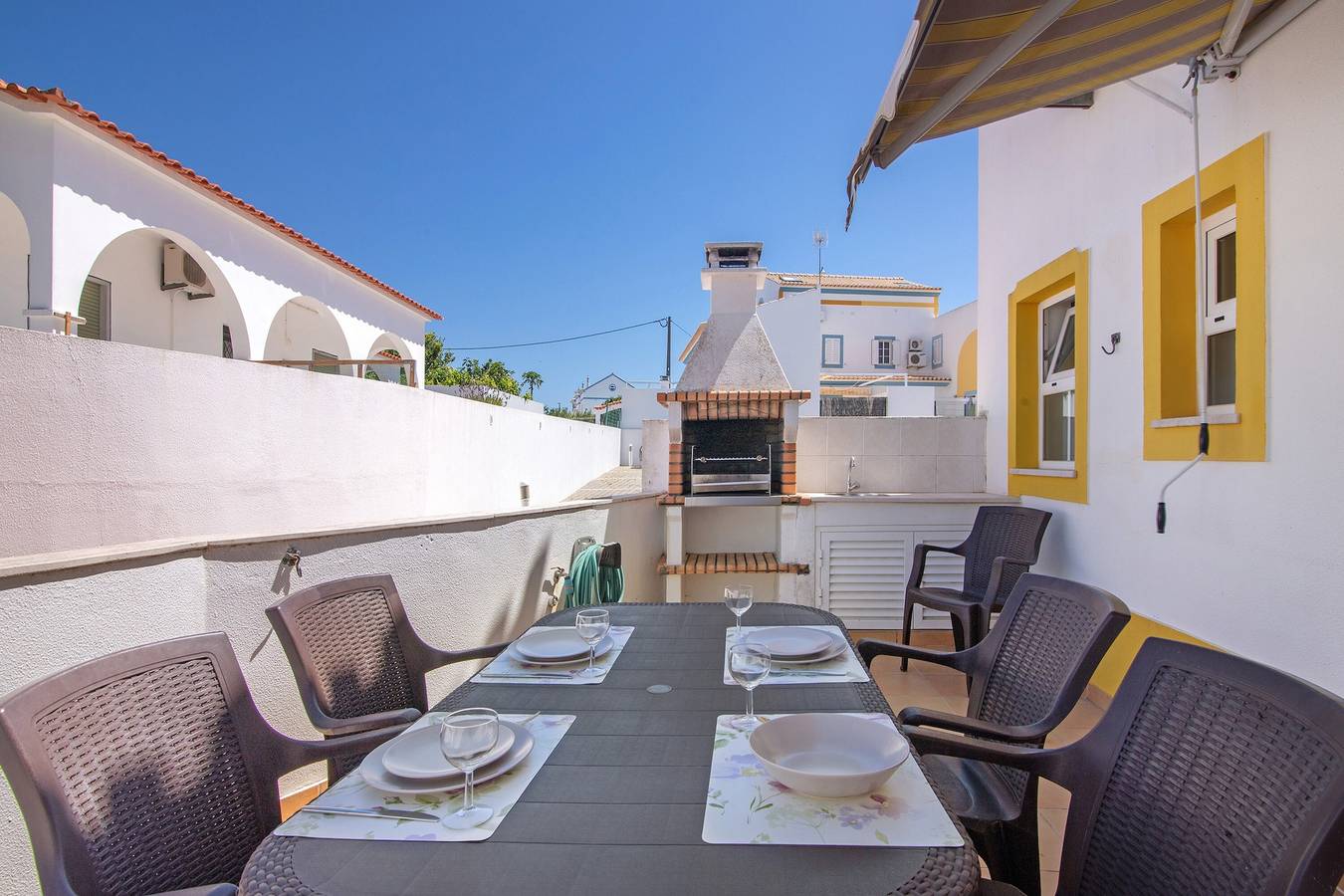 Villa 'Constança' con piscina compartida, Wi-Fi y aire acondicionado in Manta Rota, Ria Formosa