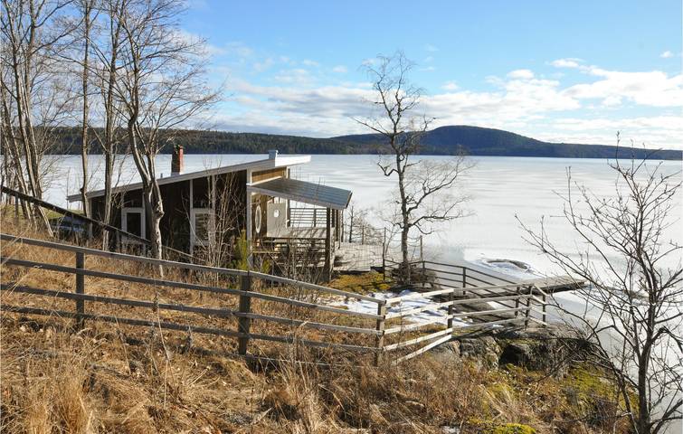 Vakantiehuis voor 5 personen, with Terras and Tuin as well as Uitzicht op het meer in Värmland