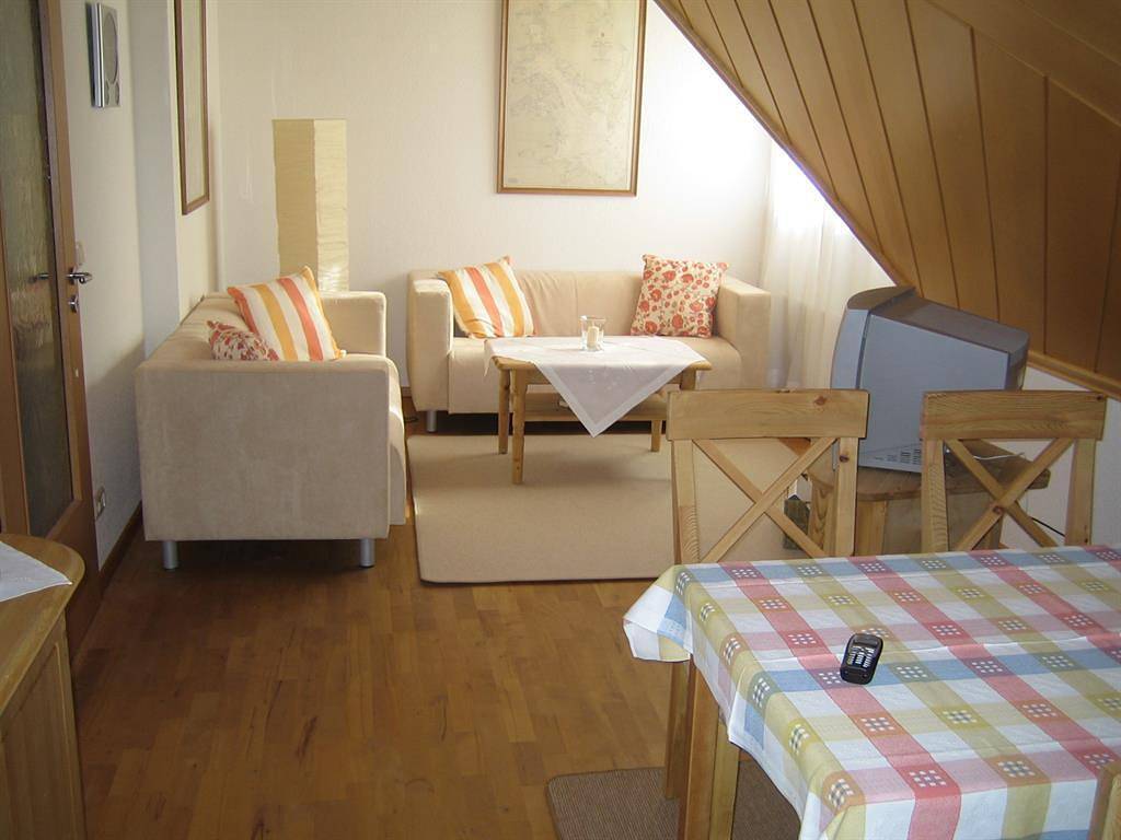 Ganze Ferienwohnung, Appartement/Fewo Nr. 2 rechts , Dusche, Wc in Kieler Förde, Heikendorf