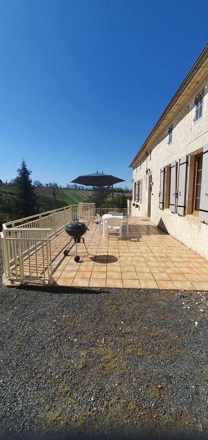Location de vacances pour 4 personnes, avec Terrasse ainsi que Jardin et Vue à Saint-Bonnet-sur-Gironde