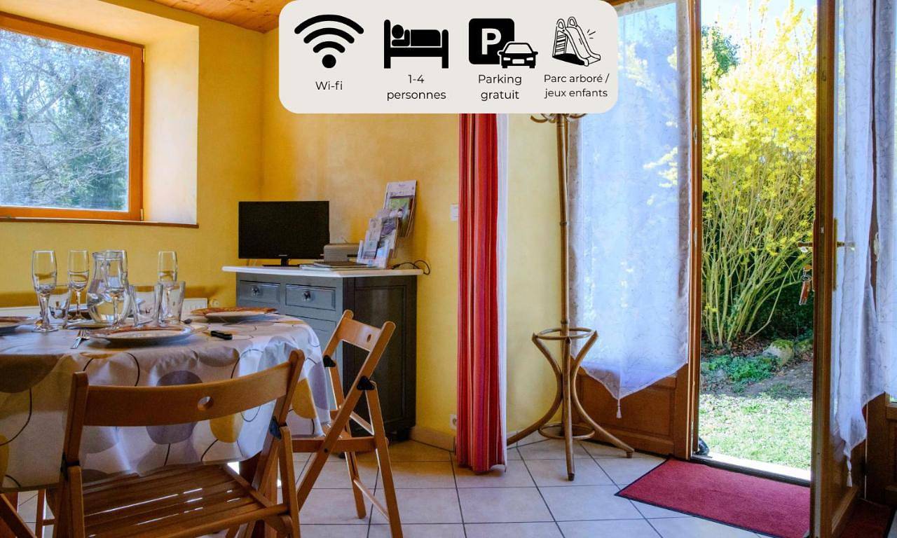 Two-Bedroom House in Luré, Région de Roanne