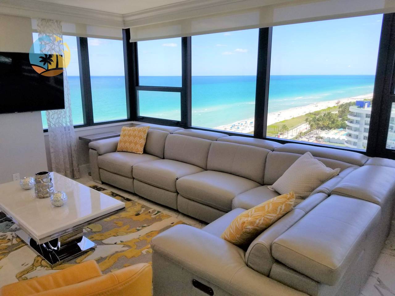 Apartamento entero, Royal Penthouse Panoramic Views of Beach-Pools - 1701 in Miami Beach, Florida