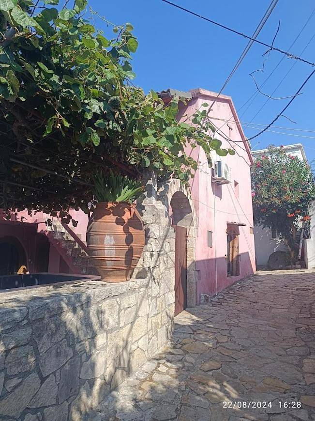 George Traditional Chalet in Rethymno