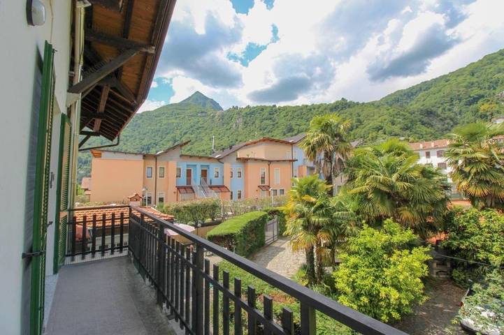 Ferienwohnung für 6 Personen, mit Balkon und Terrasse sowie Seeblick und Ausblick