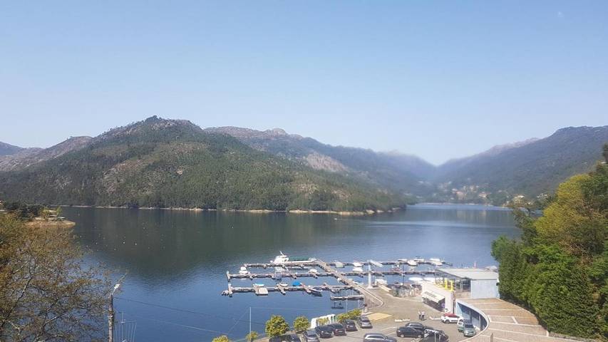 Gîte pour 6 personnes, avec vue ainsi que jardin et vue sur le lac, animaux acceptés dans Rio Caldo