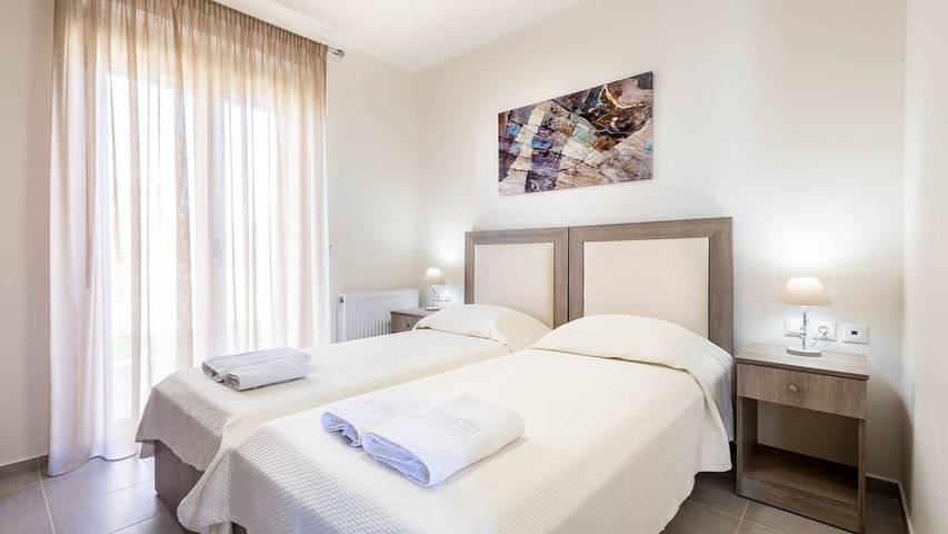 Location de vacances pour 9 personnes, avec piscine et jardin dans Triopetra - 4