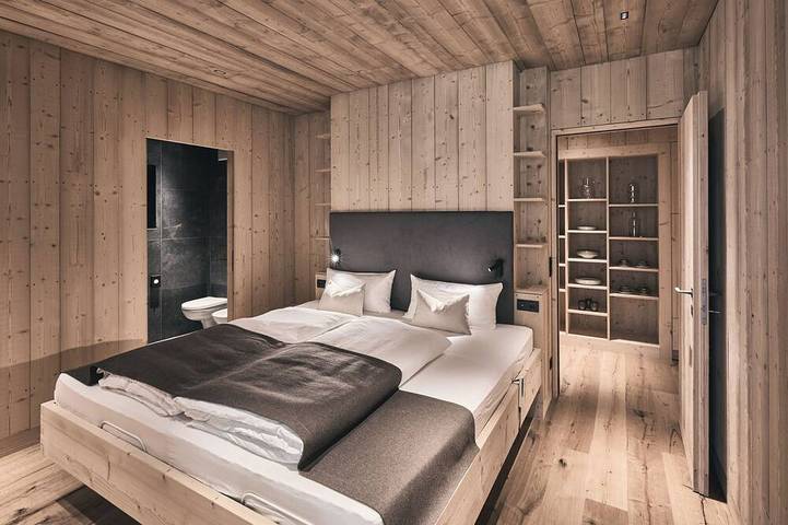 Luxurious Chalet in the Racines forest with private jacuzzi in Stubaier Alpen, Ratschings